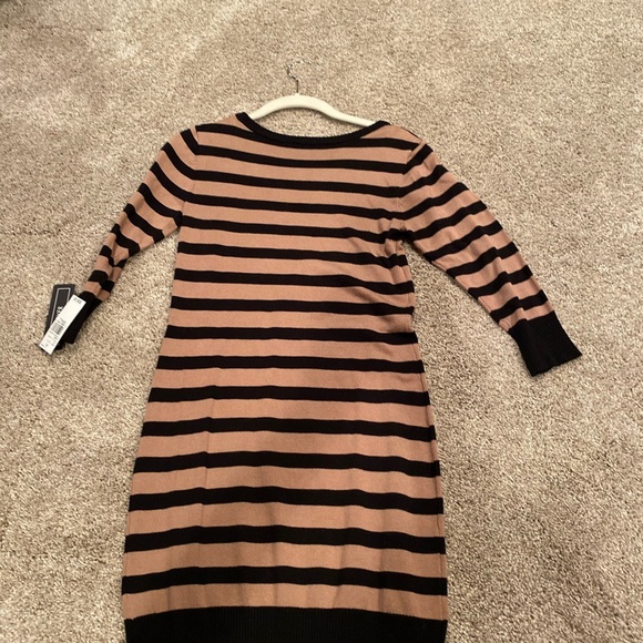 A byer Dress - Picture 5 of 5